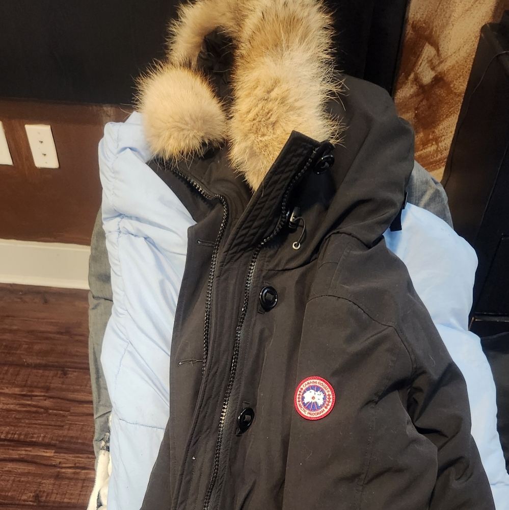 Canada Goose Black Puffer Jacket Durable Water-Resistant